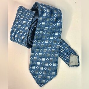 Vintage CHRISTIAN DIOR Men’s 100% Silk Tie Blue Grey Silver pattern